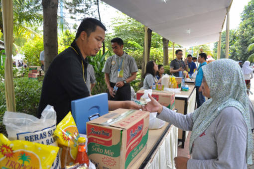 Summarecon Peduli Foundation Organized Charity Market at Kelapa Gading