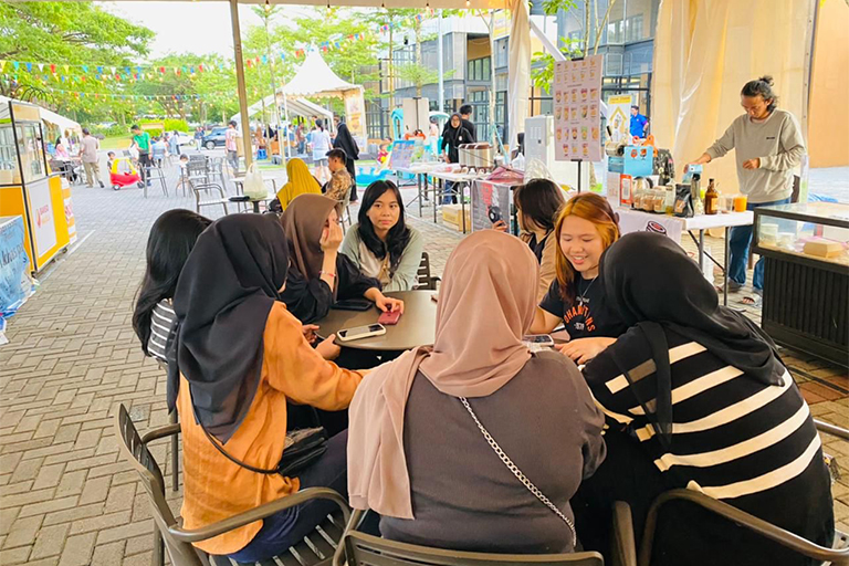 Summarecon Mutiara Makassar held Ramadan Market