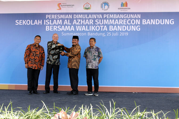 gallery/2206/Peresmian-Pembangunan-Sekolah-Al-Azhar-Summarecon-Bandung-05.JPG