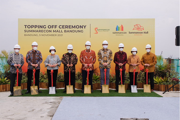 gallery/4271/SA-News-Topping-Off-Summarecon-Mall-Bandung-2.jpg
