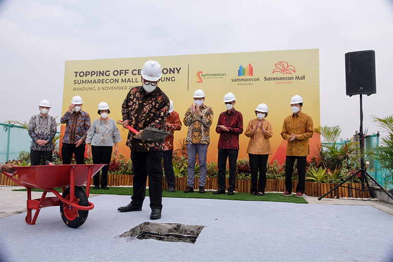 gallery/4271/SA-News-Topping-Off-Summarecon-Mall-Bandung-3.jpg